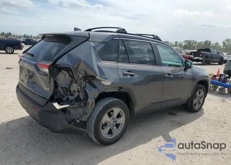 2023 Toyota Rav4 Xle z USA, uszkodzony, nr VIN 2T3W1RFV8PC230245